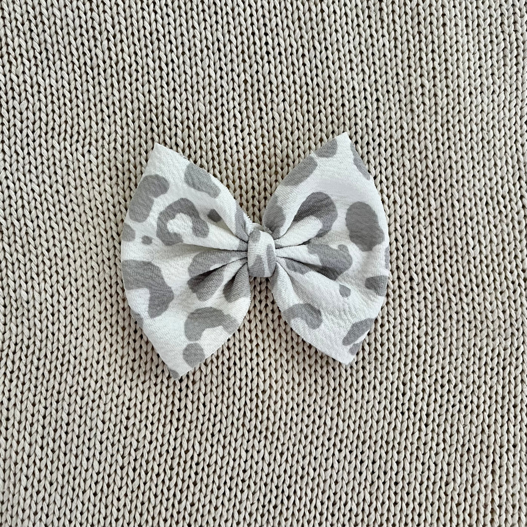 Grey cheetah bow clip