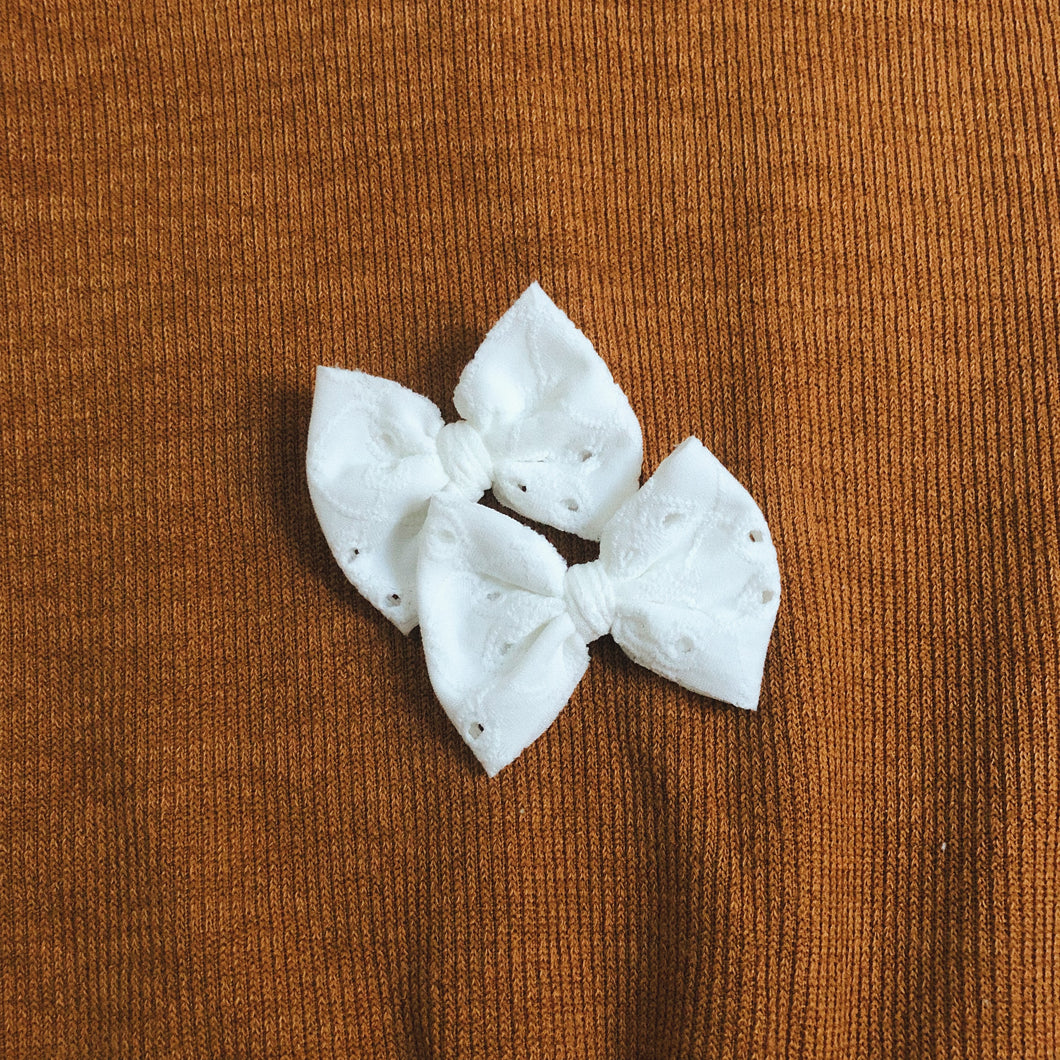 White eyelet piggies set