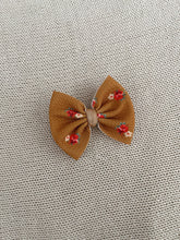 Load image into Gallery viewer, Mustard floral bow clip (5inch)
