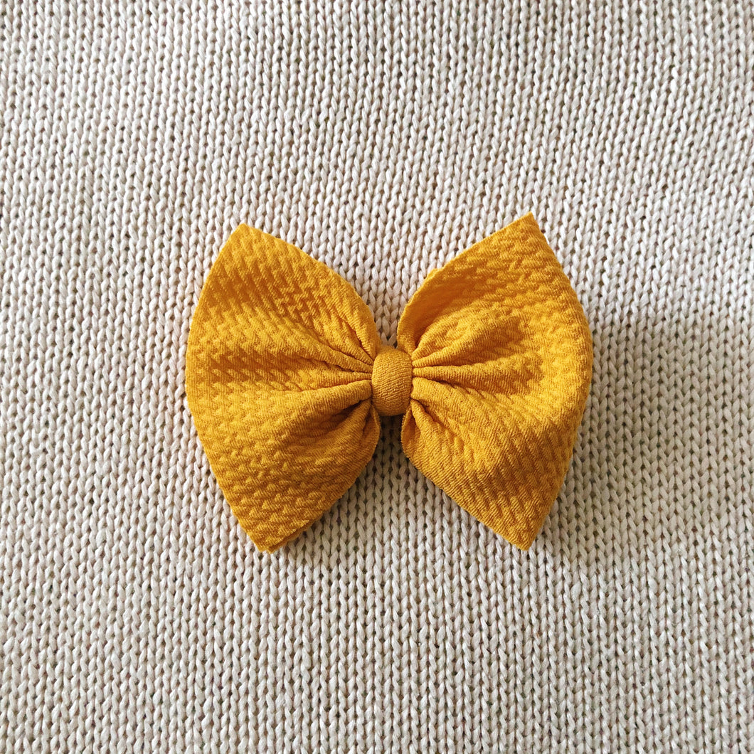 Golden bow clip